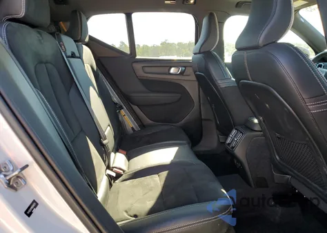 2022 Volvo Xc40 T5 R-Design z USA, uszkodzony, nr VIN YV4162UM1N2646524